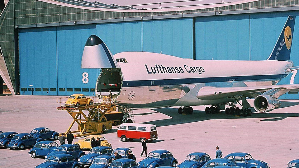 Promotional image of Lufthansa’s first 747-200 freighter, 1972