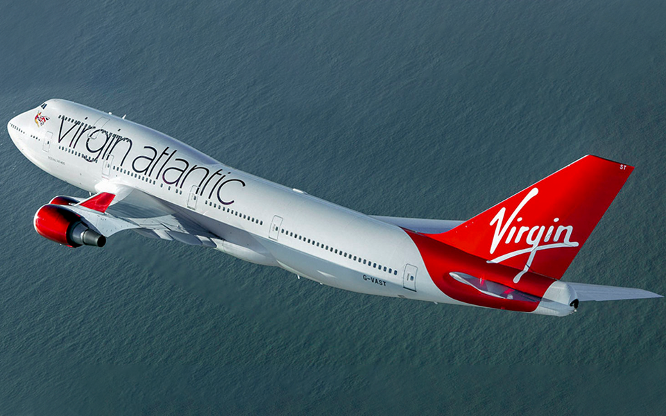 virgin atlantic plane flying