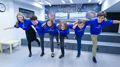 Students in Poland fly at Boeing event